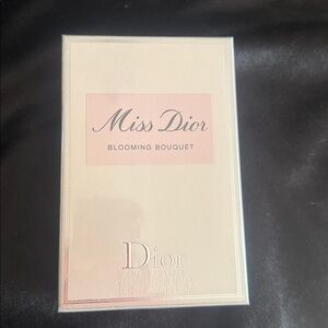 Dior Miss Dior Blooming Bouquet - Pink & Cream Packaging